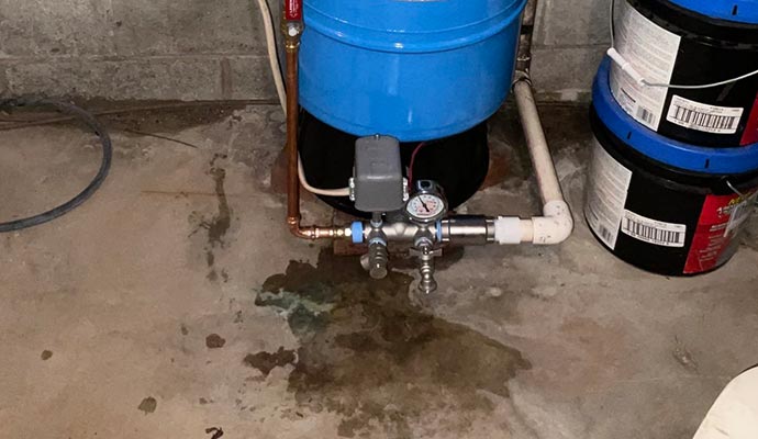 Leaking water pressure tank