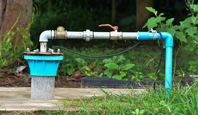 Outdoor water well pump