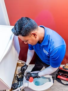 Handyside plumber fixing toilet flush